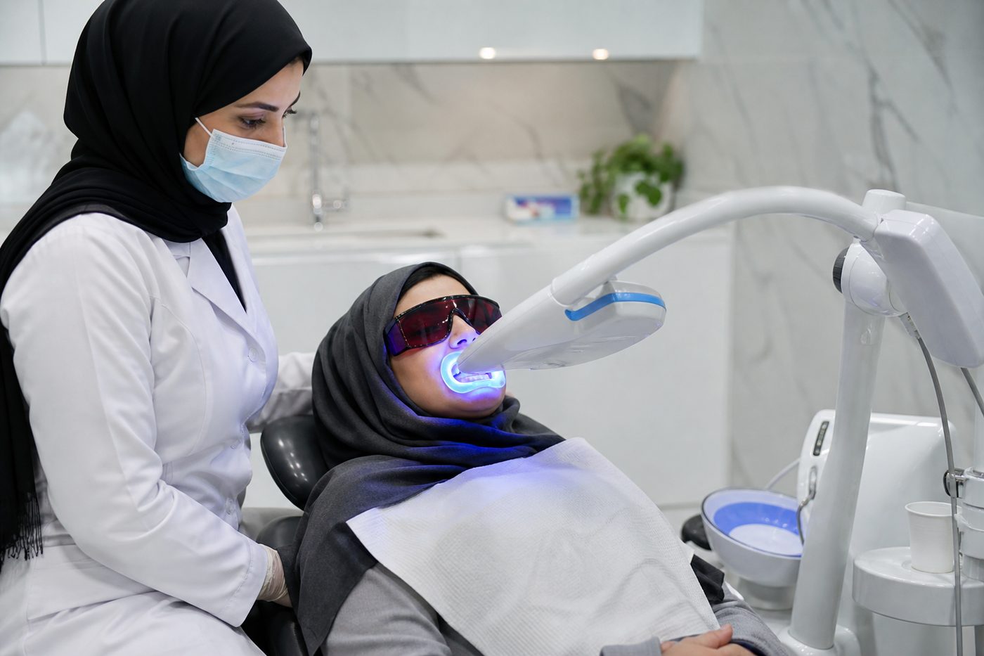 تبييض الأسنان بالليزر، أم العلاجات المنزلية؟