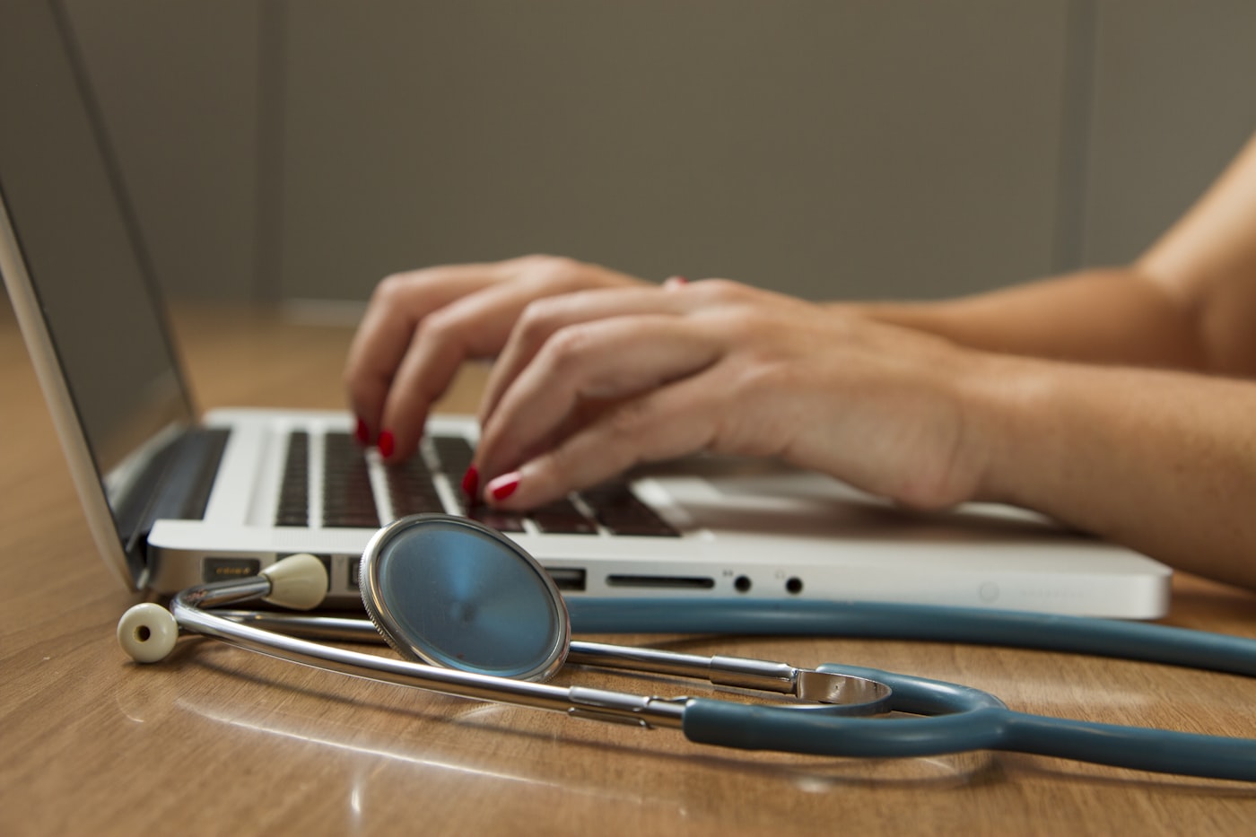 علاج الاكتئاب في الرياض: متى تحتاج إلى طبيب نفسي؟